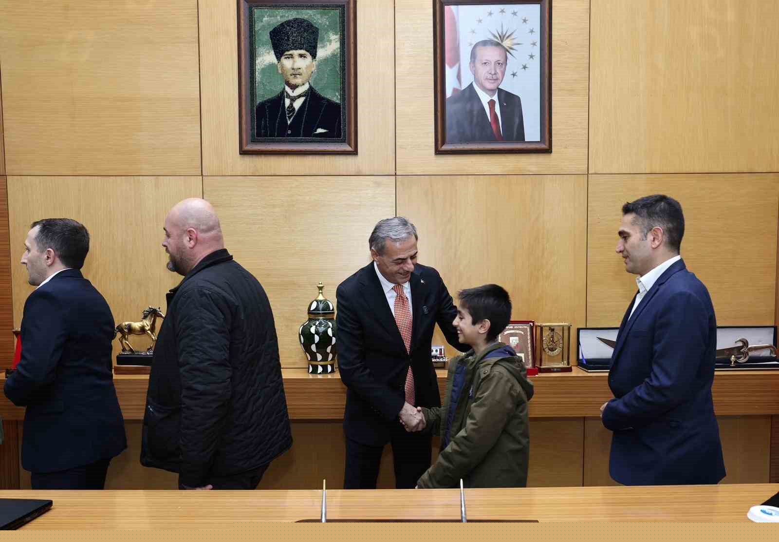 Sakarya Büyükşehir ailesi bayram sofrasında bir araya geldi
