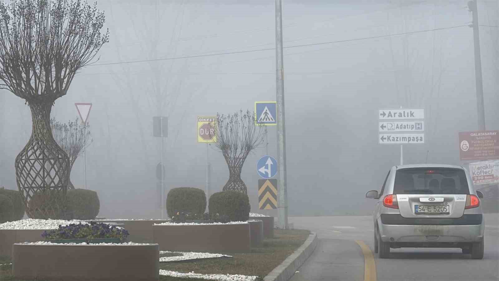 Sakarya güne sisle uyandı, görüş mesafesi 10 metreye kadar düştü
