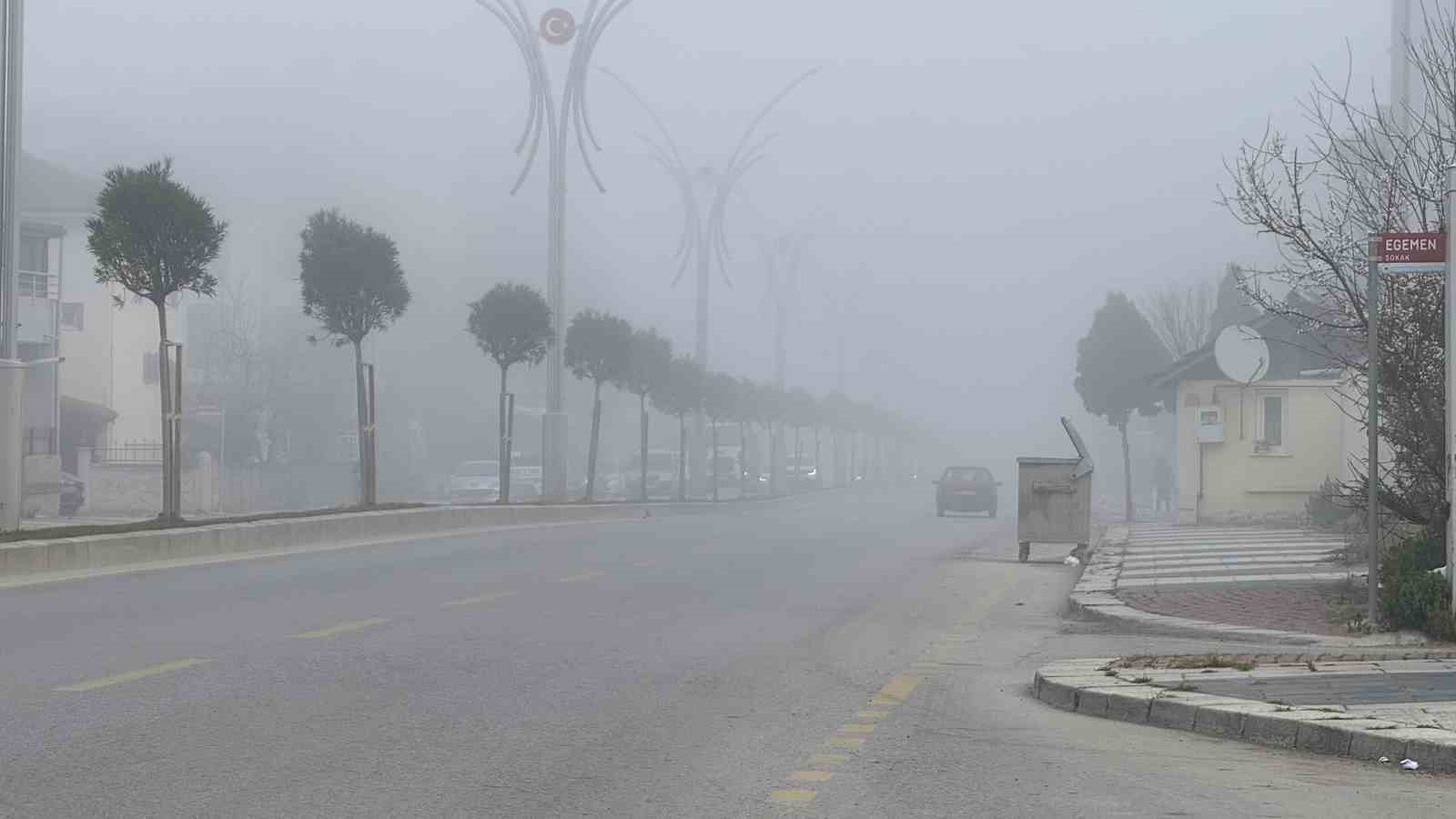 Sakarya güne sisle uyandı, görüş mesafesi 10 metreye kadar düştü
