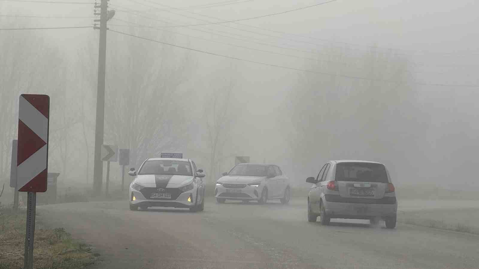Sakarya güne sisle uyandı, görüş mesafesi 10 metreye kadar düştü
