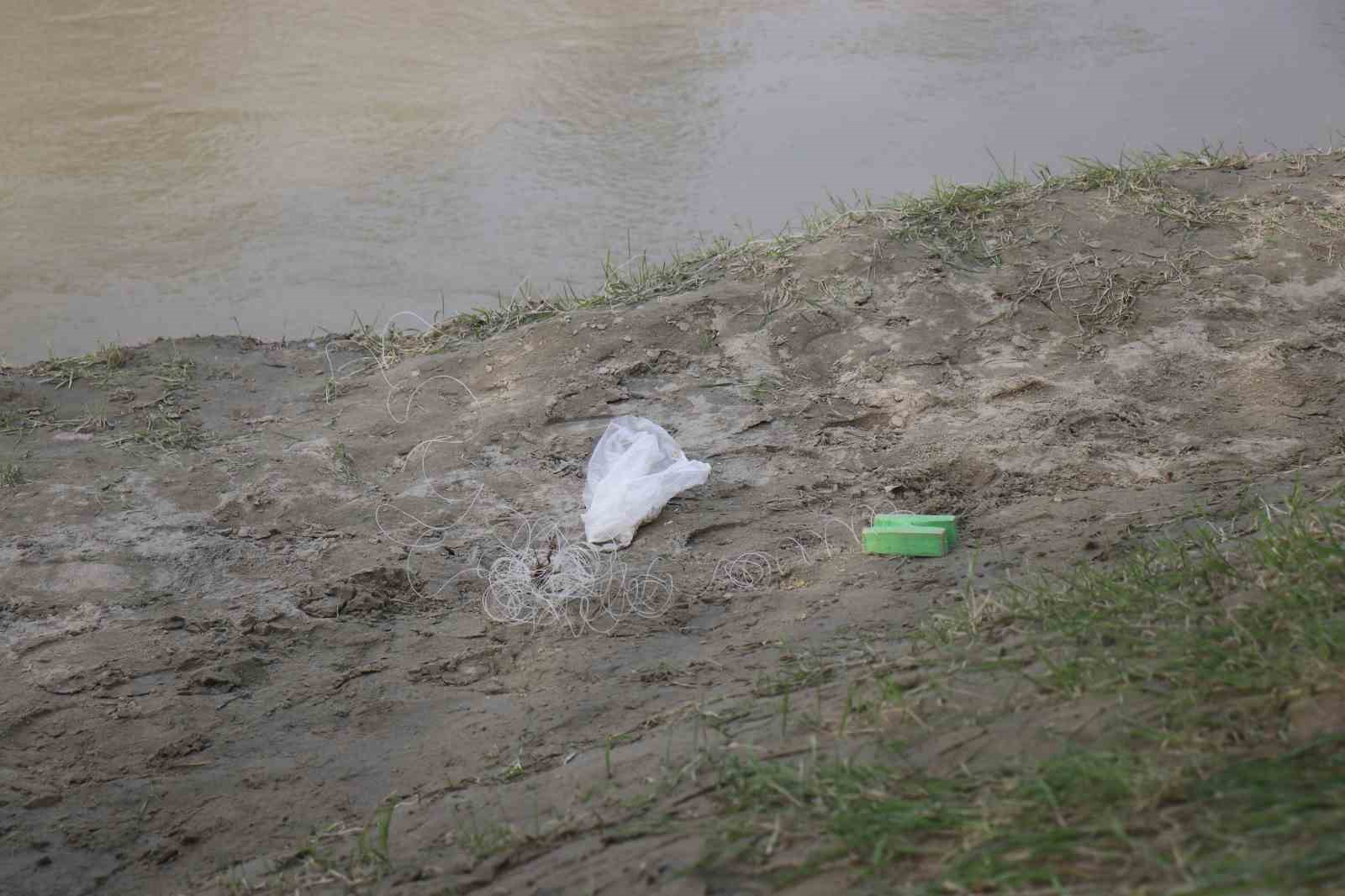 Sakarya Nehri’ne düşen çocuğu arama çalışmaları havadan görüntülendi
