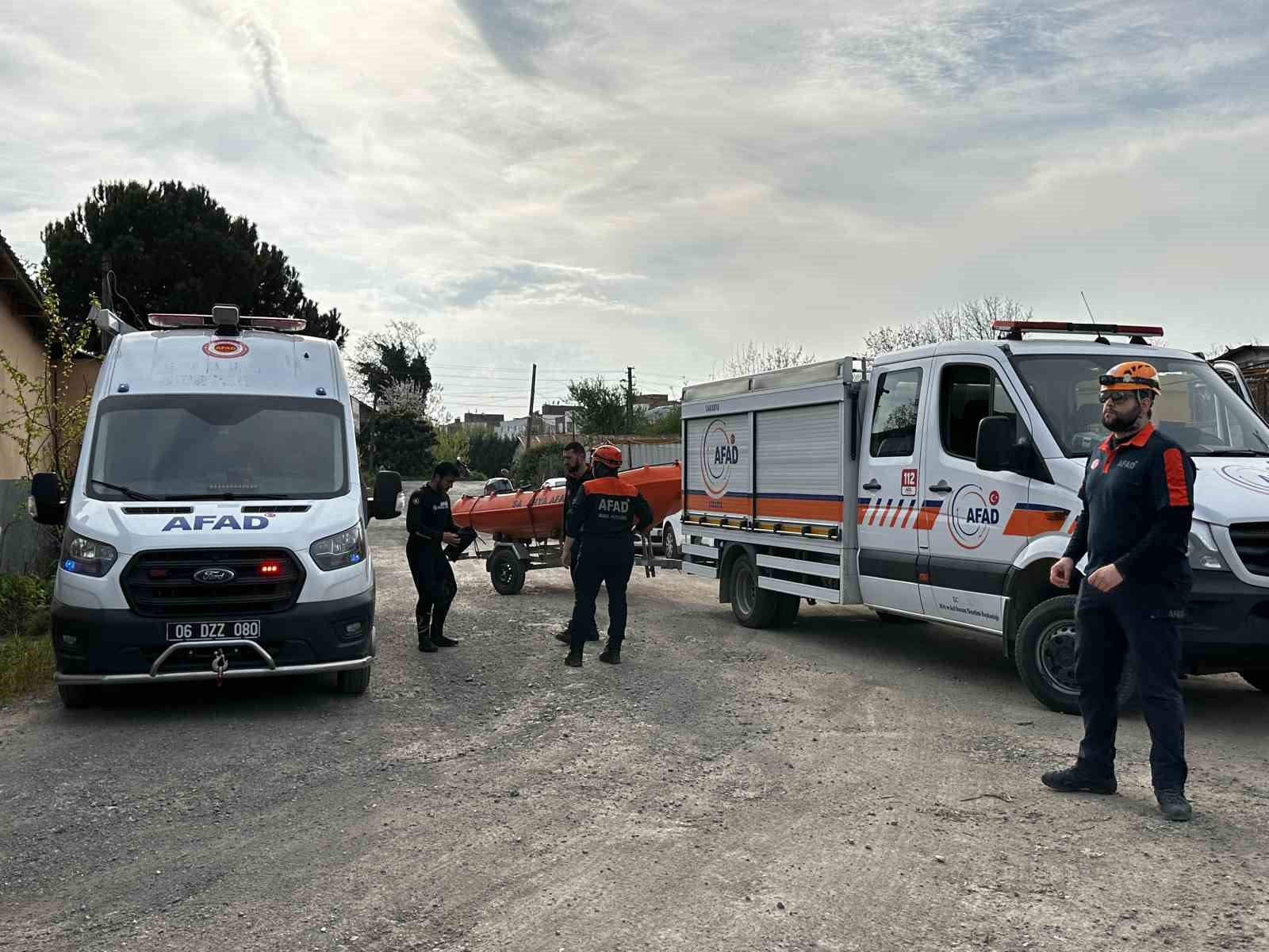 Sakarya Nehri’ne düşen çocuk didik didik aranıyor
