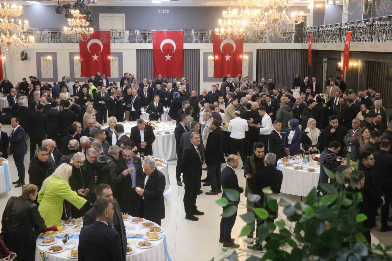 Sakarya protokolü ve vatandaş bayramlaştı
