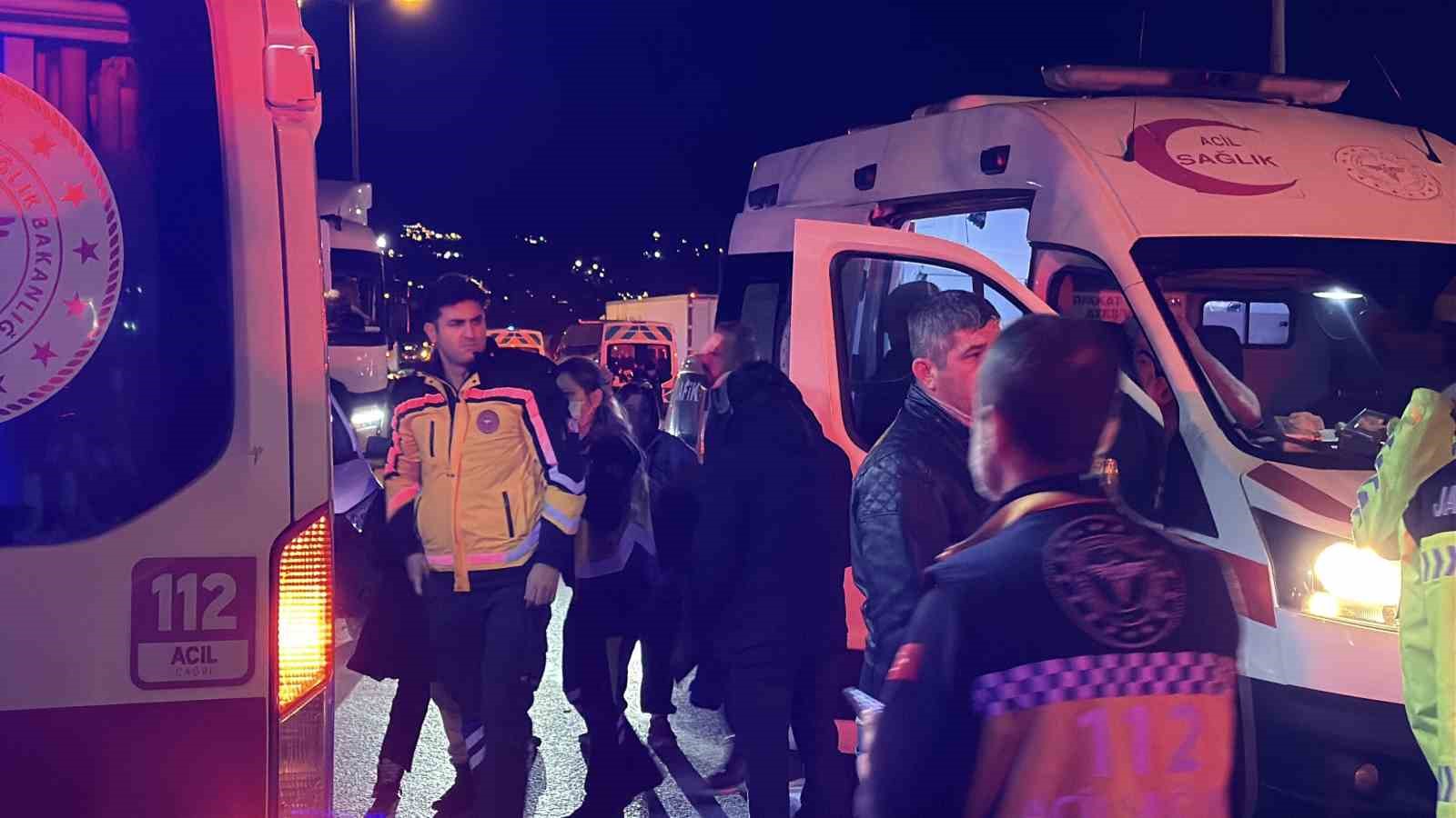 Sakarya TEM Otoyolu’nda feci kaza: 1 ölü, 19 yaralı
