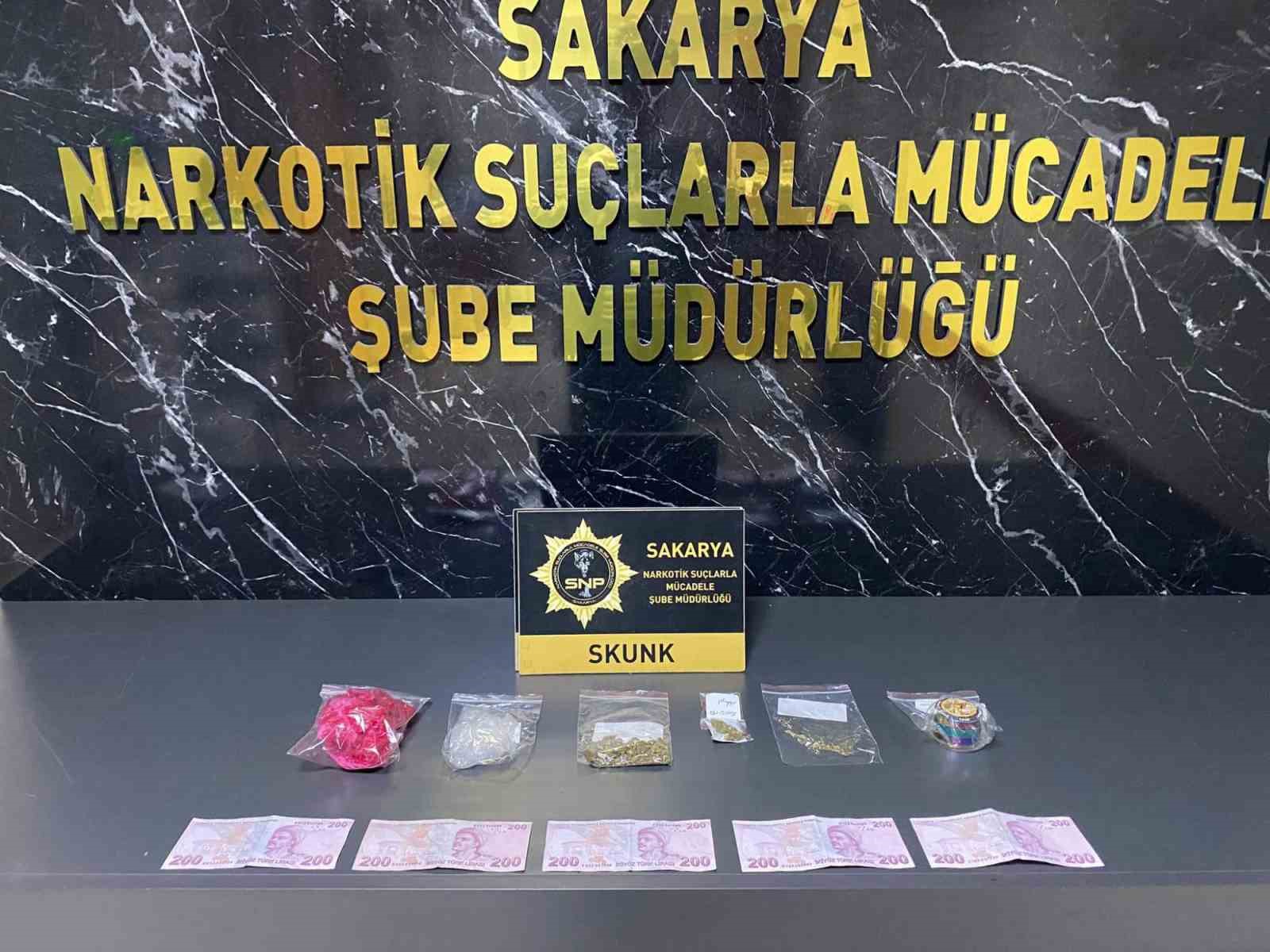 Sakarya’da 15 kilo bonzai üretilebilecek hammadde ele geçirildi
