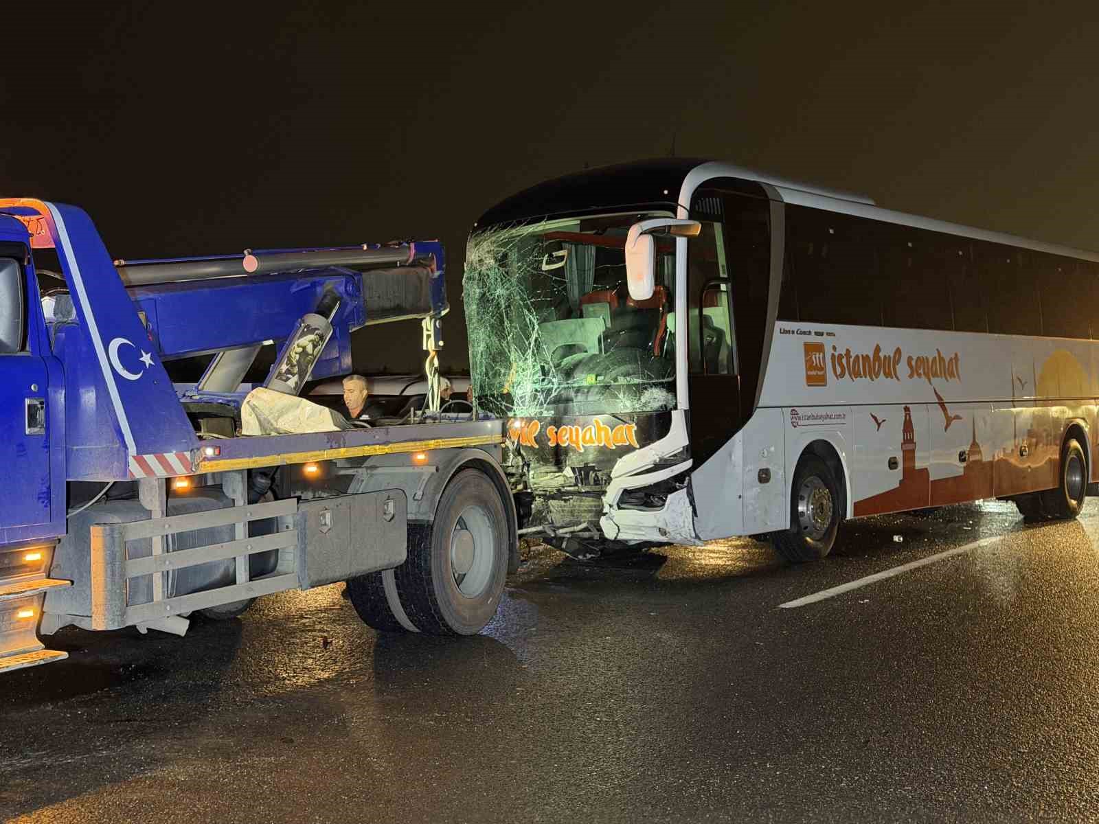 Sakarya’da 16 aracın karıştığı zincirleme kazada 4’ü ağır 13 yaralı: Olay yeri böyle görüntülendi
