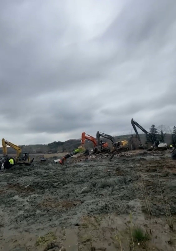 Sakarya’da "fıkra gibi olay: Kurtarmaya gelen de battı
