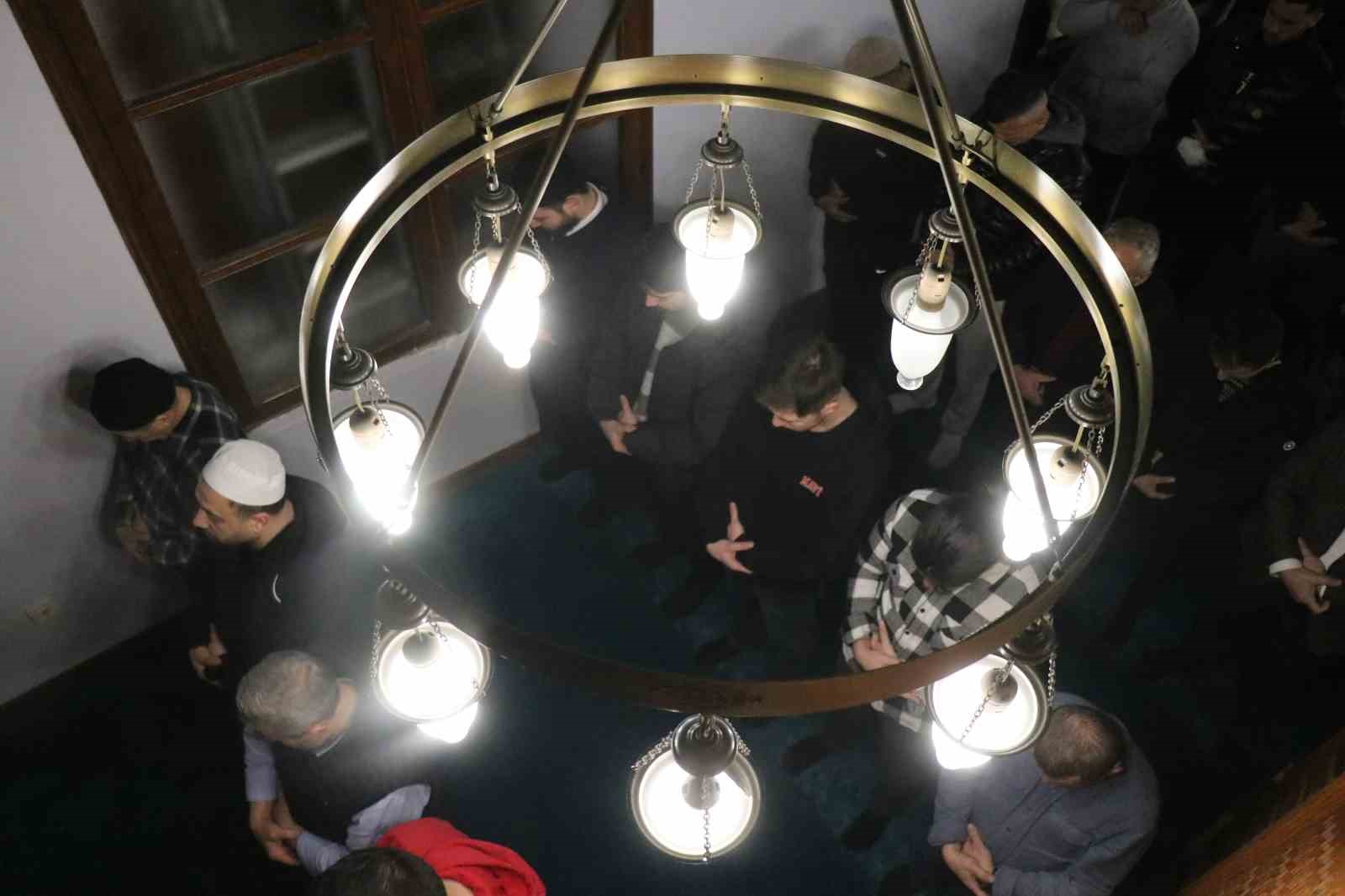 Sakarya’da ilk teravih namazı eda edildi
