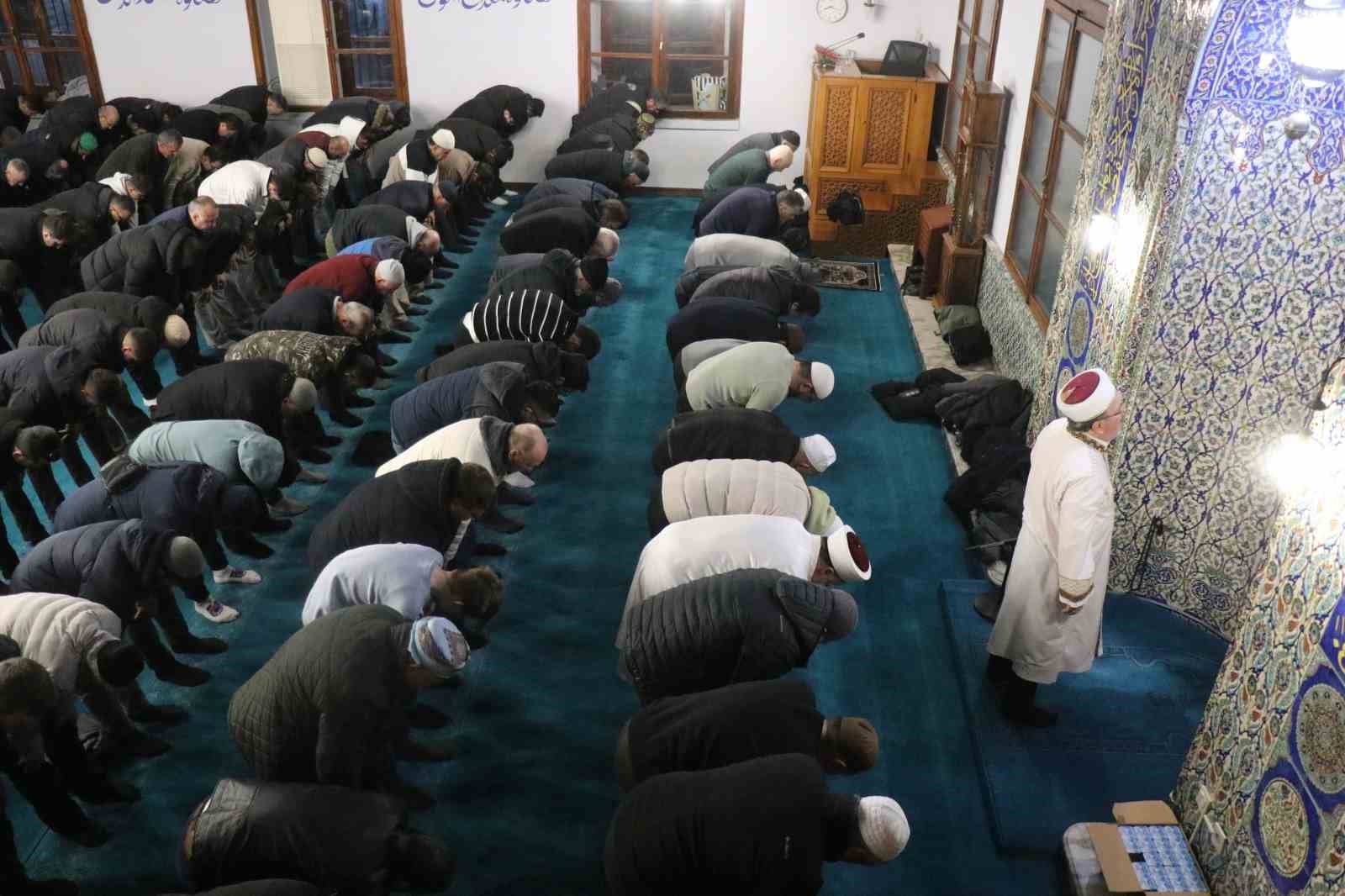 Sakarya’da ilk teravih namazı eda edildi
