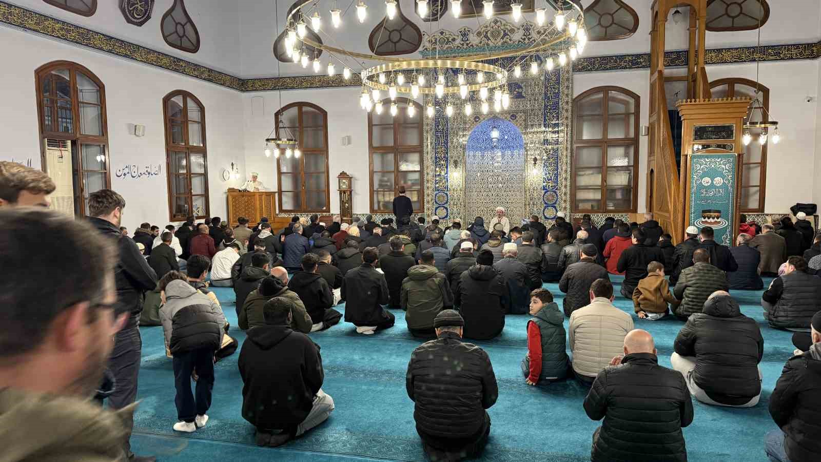 Sakarya’da ilk teravih namazı eda edildi
