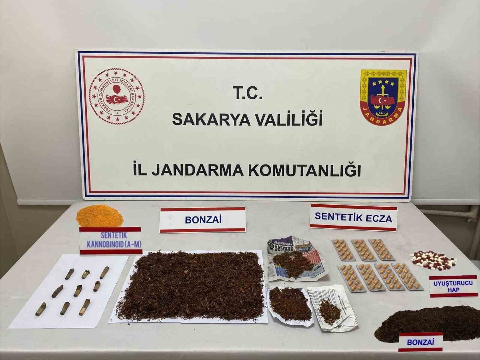 Sakarya’da jandarmadan zehir tacirlerine geçit yok: 2 tutuklama
