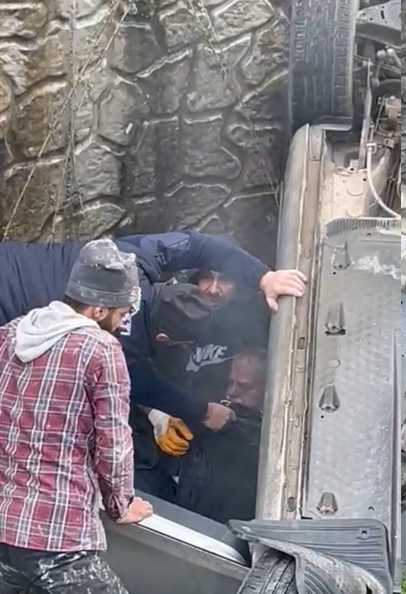 Sakarya’da kanala uçan aracın sürücüsü yaralandı
