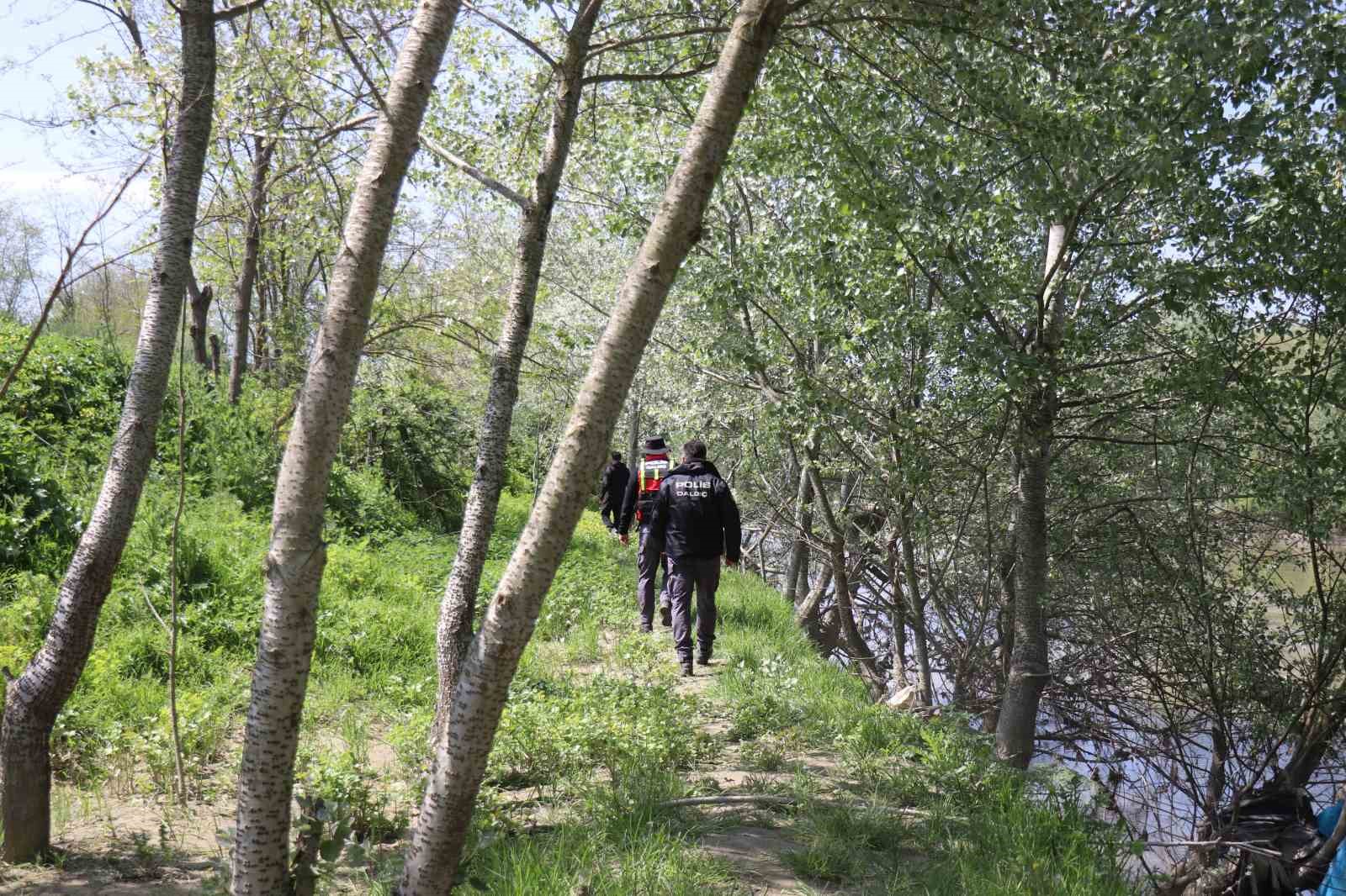 Sakarya’da nehre düşen çocuğu arama çalışmaları bir haftadır sürüyor
