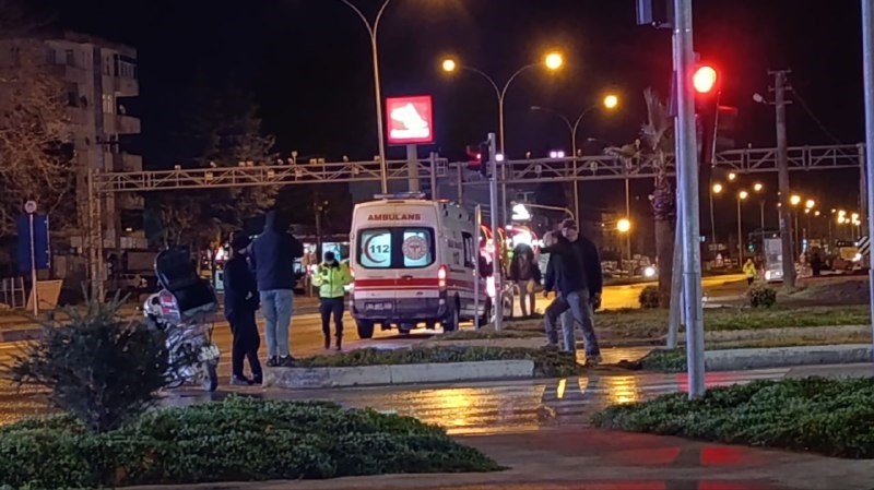 Sakarya’da otomobil ile motosiklet çarpıştı: 2 yaralı
