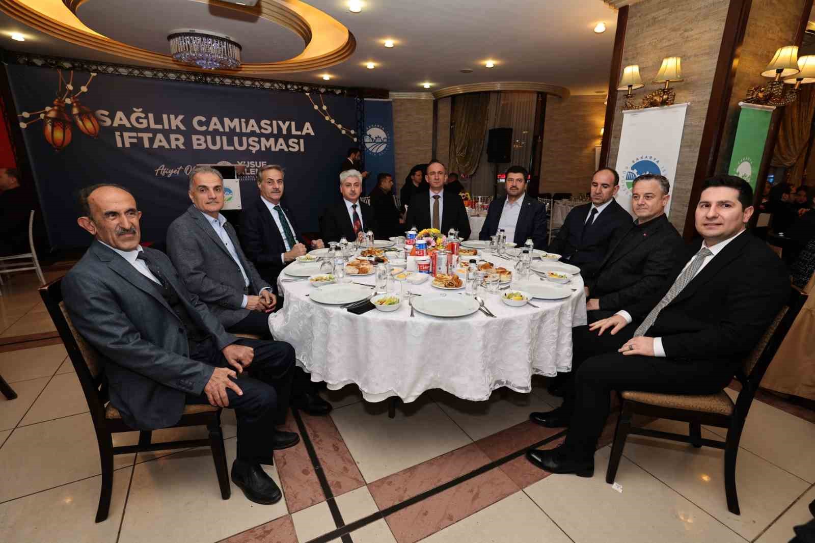 Sakarya’da protokol ve sağlık camiası iftarda buluştu
Sakarya’da protokol ve sağlık camiası iftarda buluştu