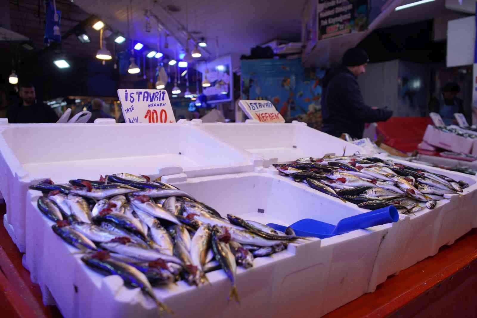 Sakarya’da sezonun son balıkları vatandaşla buluşuyor
