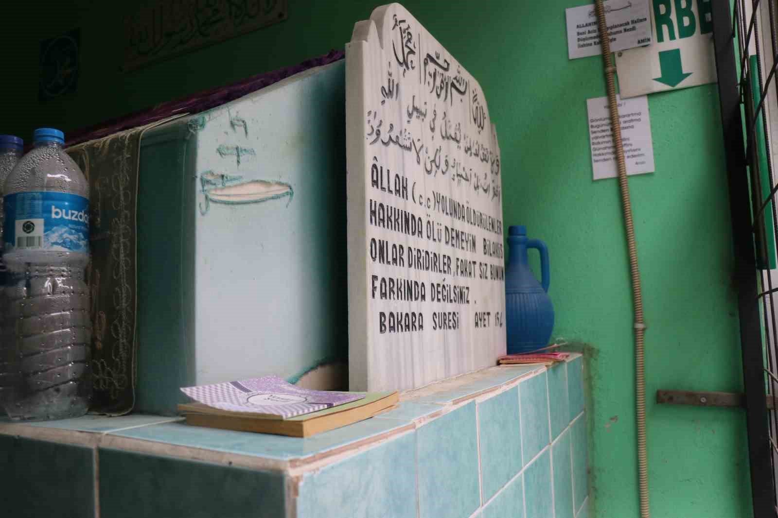 Sakarya’da sokak arasındaki sırrı çözülemeyen türbe merak konusu oldu
