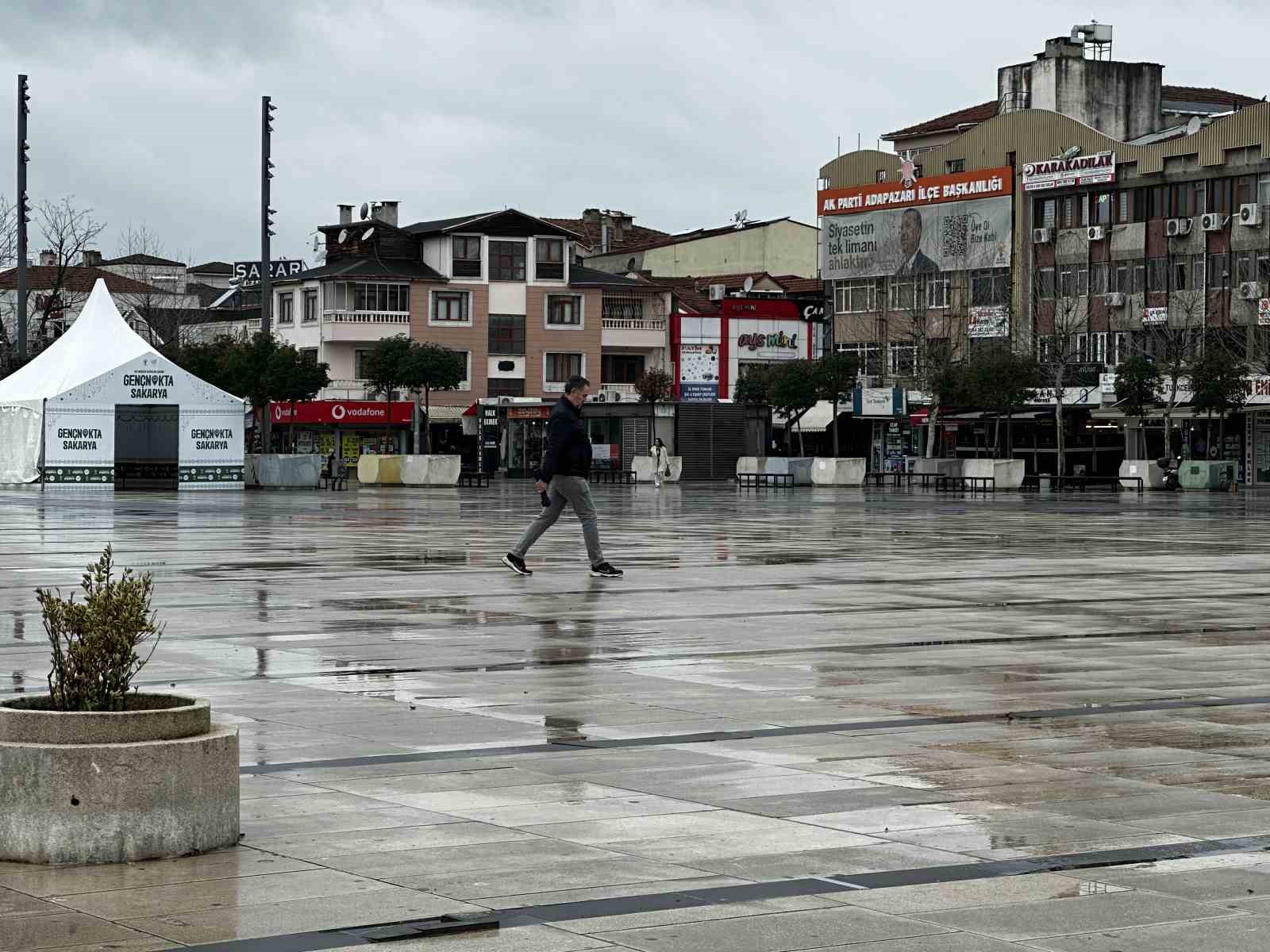 Sakarya’da yüksek kesimlerde kar, şehir merkezinde yağmur etkili oldu
