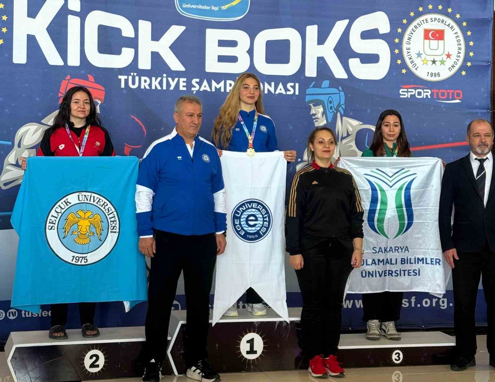 Sakaryalı öğrenciler ringden 2 madalya ile döndü
