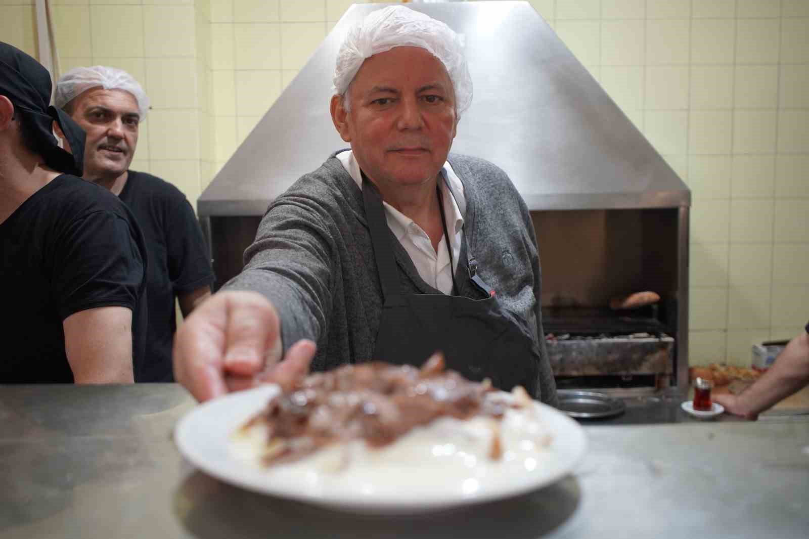 Sakarya’nın 100 yaşındaki dönercisi 84 yıldır mesleğini sürdürüyor
