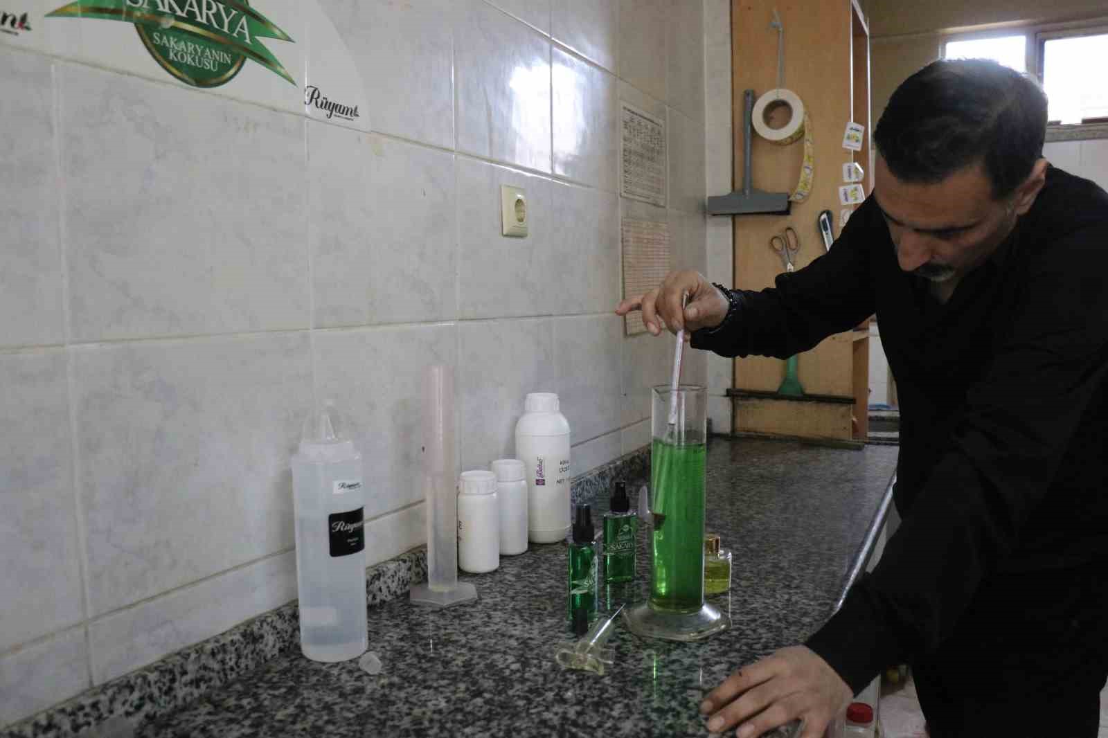 Sakarya’nın çiçekleri şişelendi, kokusu dünyayı sardı
