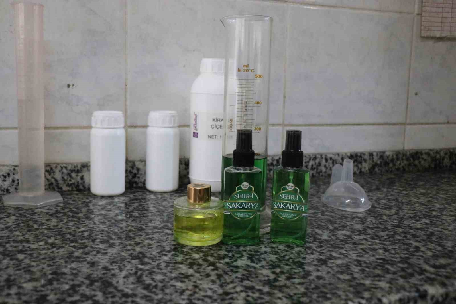 Sakarya’nın çiçekleri şişelendi, kokusu dünyayı sardı
