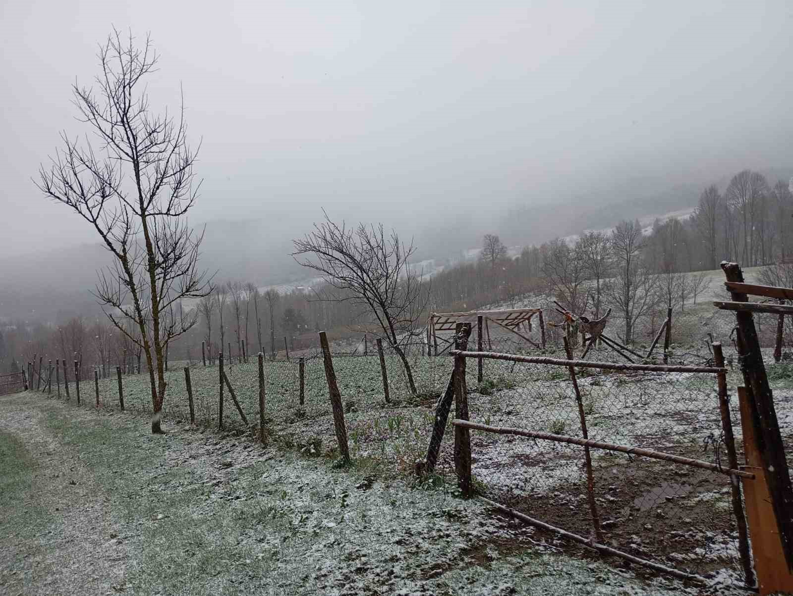 Sakarya’nın yüksek kesimleri beyaza büründü
