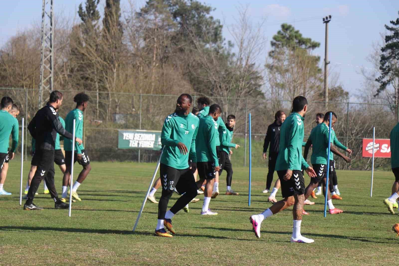 Sakaryaspor, Adana Demirspor mesaisinde
