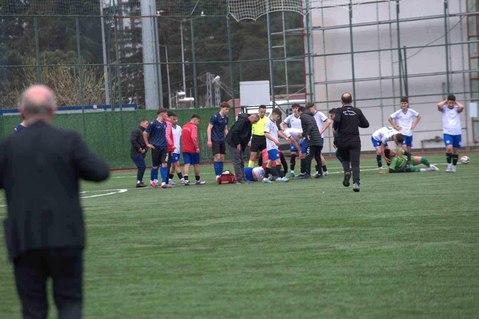 Sakatlanan takım arkadaşlarına üzüldüler, oyuna devam edemediler
