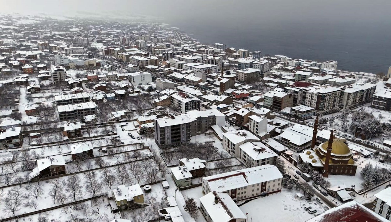 ‘Sakin şehir’ Ahlat’ın kış manzarası kamerada
