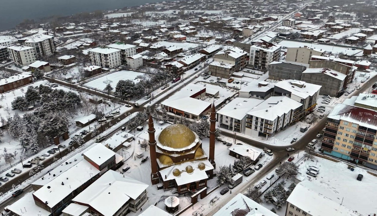 ‘Sakin şehir’ Ahlat’ın kış manzarası kamerada
