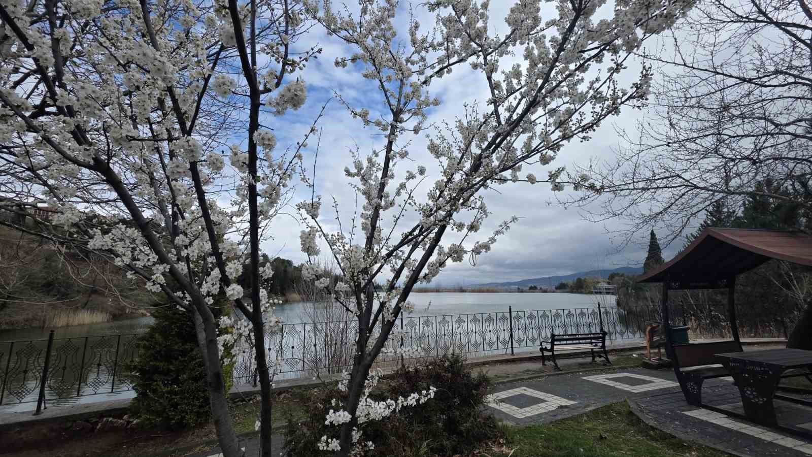 Saklıgöl, ilkbaharla birlikte ayrı bir güzelliğe büründü
