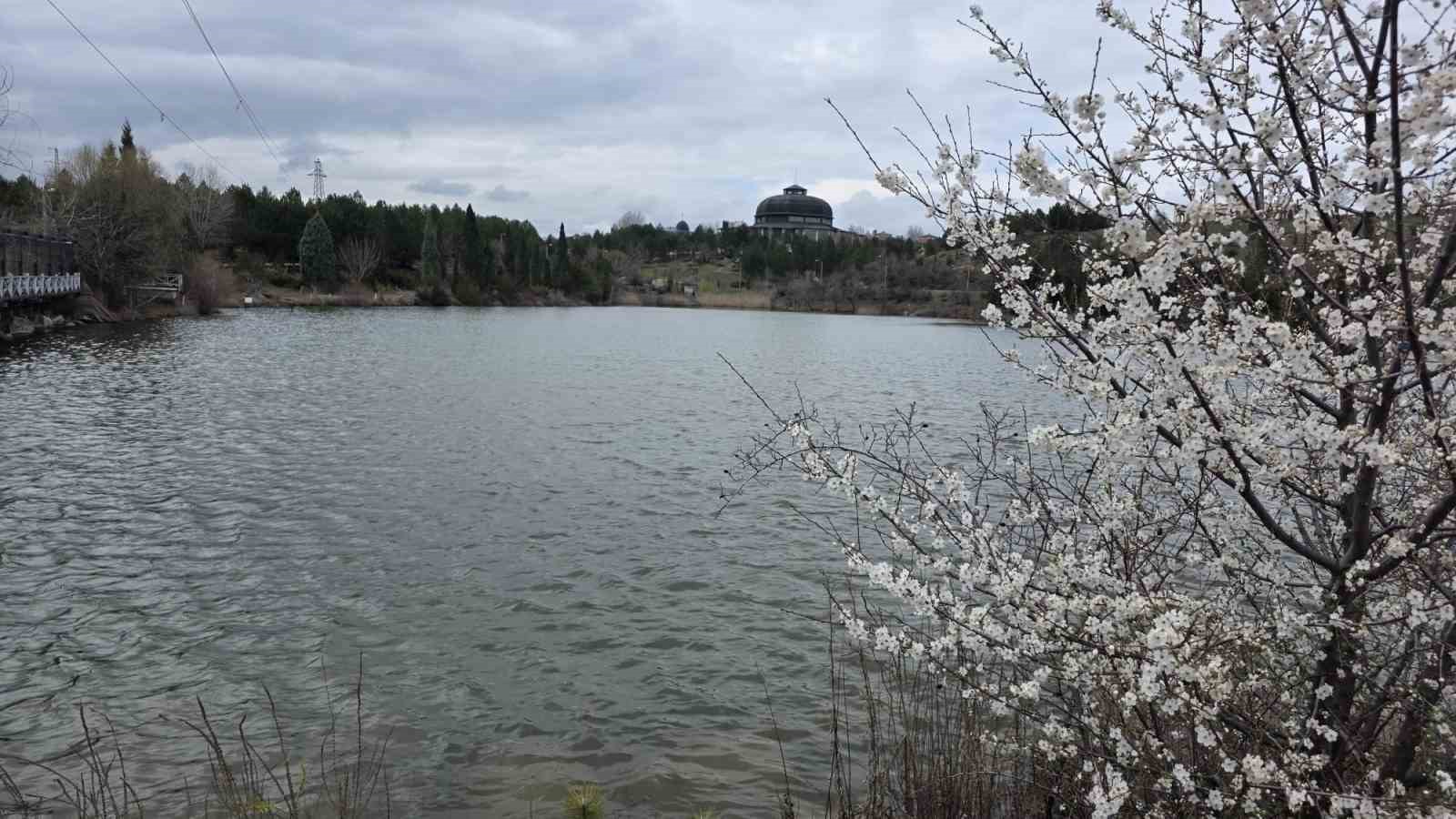 Saklıgöl, ilkbaharla birlikte ayrı bir güzelliğe büründü
