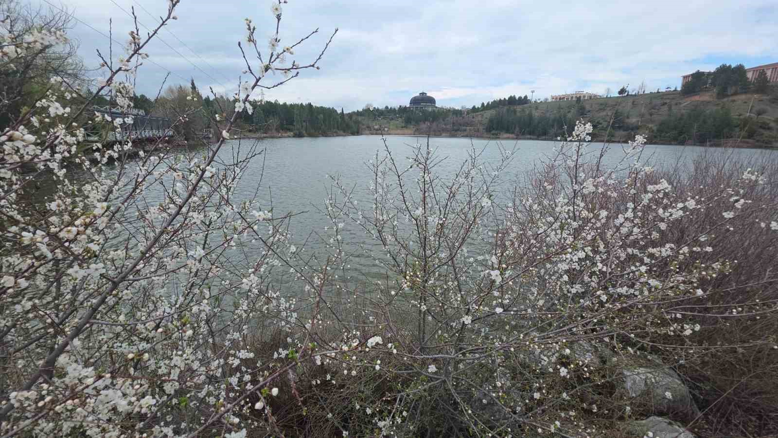 Saklıgöl, ilkbaharla birlikte ayrı bir güzelliğe büründü
