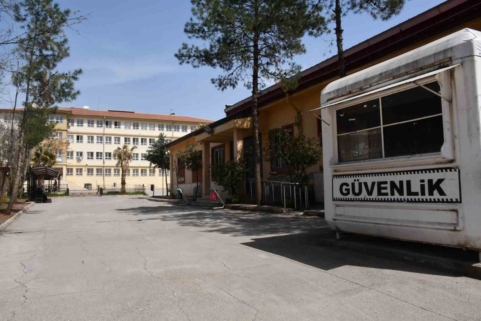 Saldırı olayının yaşandığı Siverek’te okullarda sessizlik hakim
