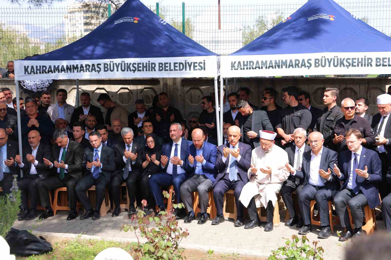 Saldırıda hayatını kaybeden 4 sınıf arkadaşı yan yana toprağa verildi
