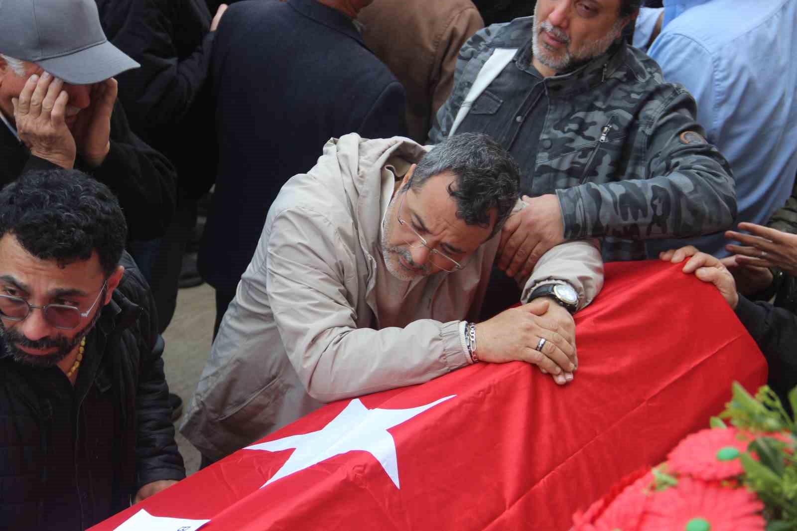 Saldırıda ölen 4 öğrenci gözyaşları içerisinde uğurlandı
Saldırıda ölen 4 öğrenci gözyaşları içerisinde uğurlandı