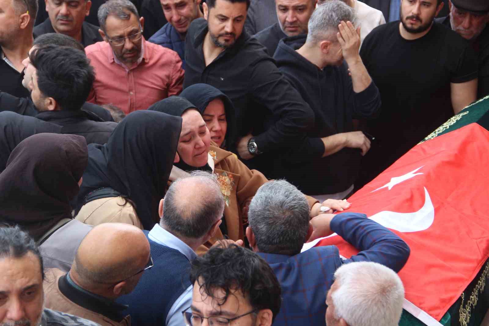 Saldırıda ölen 4 öğrenci gözyaşları içerisinde uğurlandı
Saldırıda ölen 4 öğrenci gözyaşları içerisinde uğurlandı