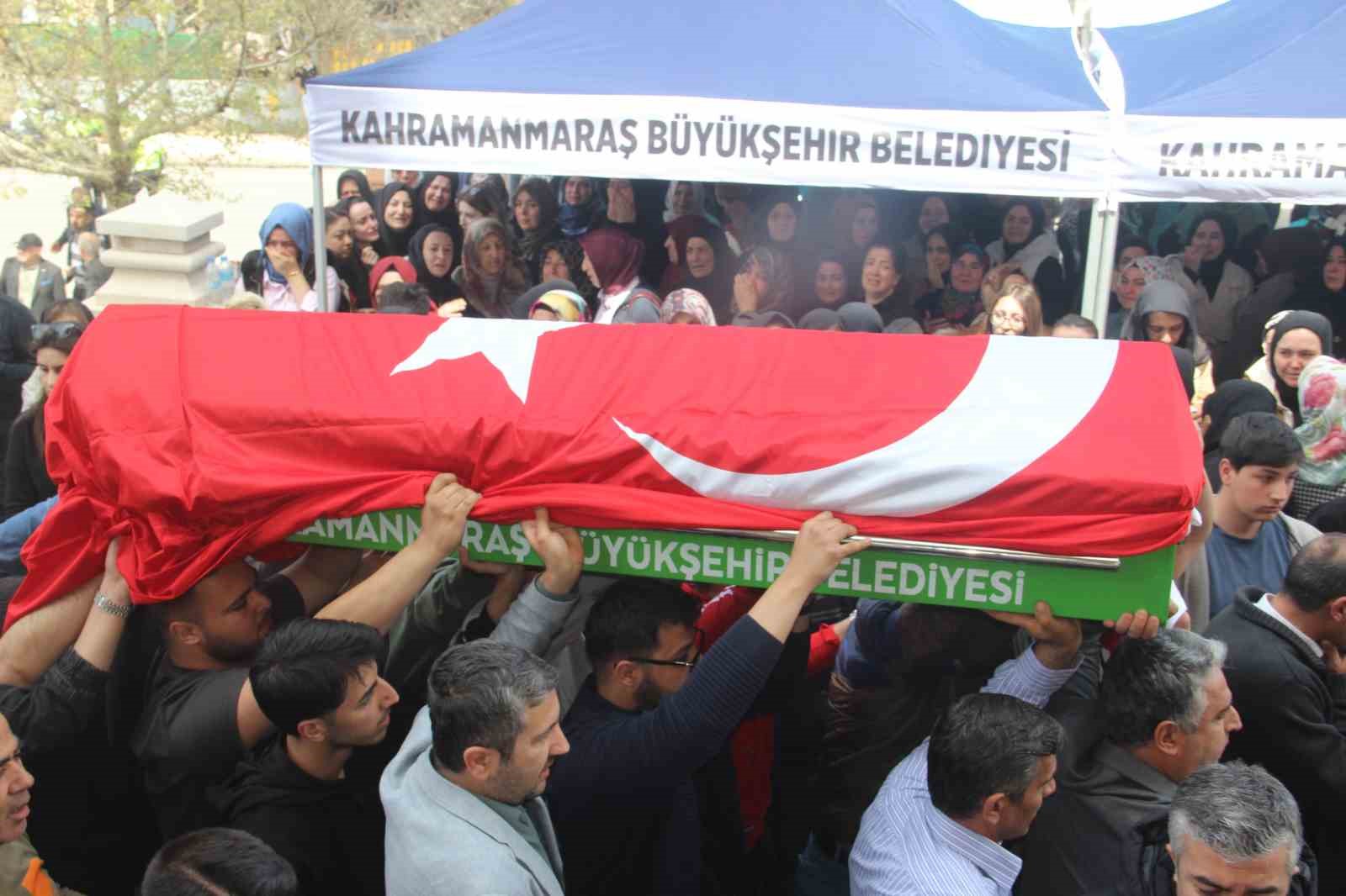 Saldırıda ölen 4 öğrenci gözyaşları içerisinde uğurlandı
Saldırıda ölen 4 öğrenci gözyaşları içerisinde uğurlandı