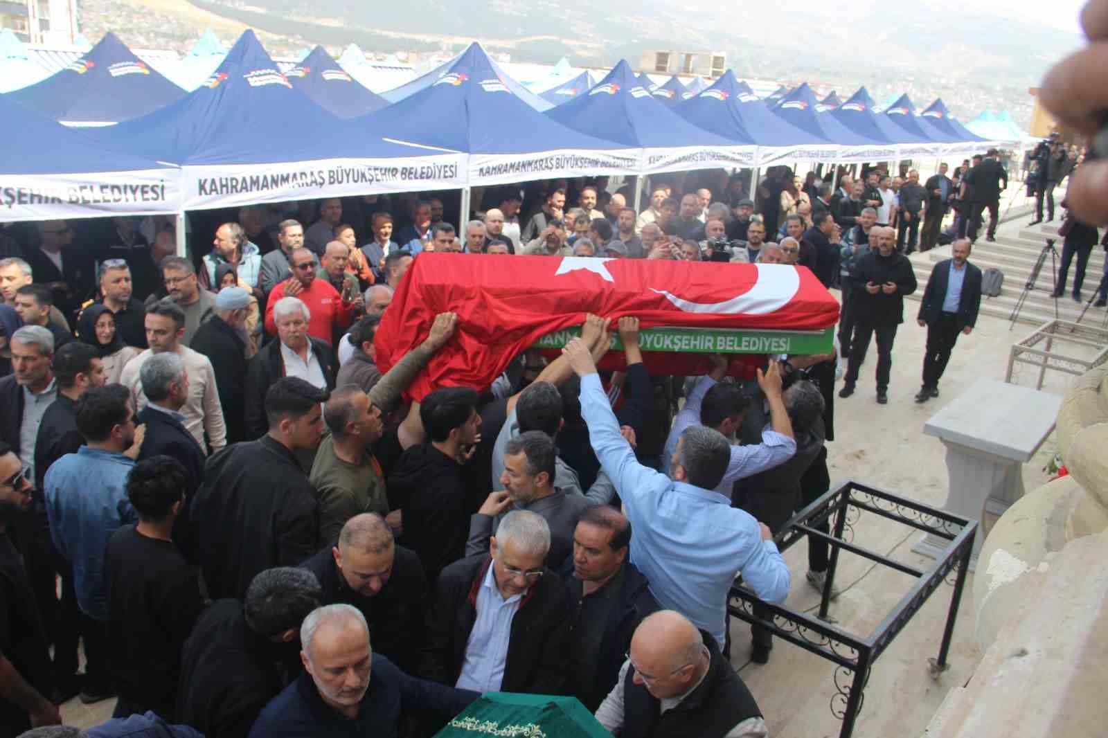 Saldırıda ölen 4 öğrenci gözyaşları içerisinde uğurlandı
Saldırıda ölen 4 öğrenci gözyaşları içerisinde uğurlandı