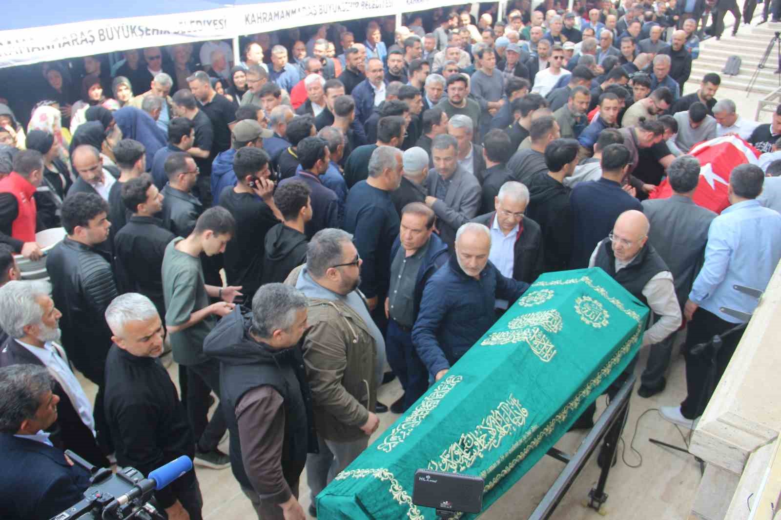 Saldırıda ölen 4 öğrenci gözyaşları içerisinde uğurlandı
Saldırıda ölen 4 öğrenci gözyaşları içerisinde uğurlandı