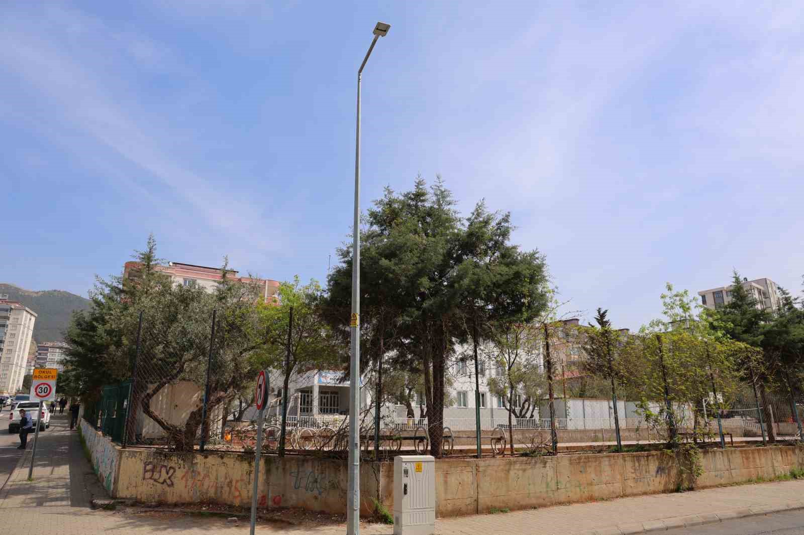 Saldırının olduğu okulda sessizlik hakim
