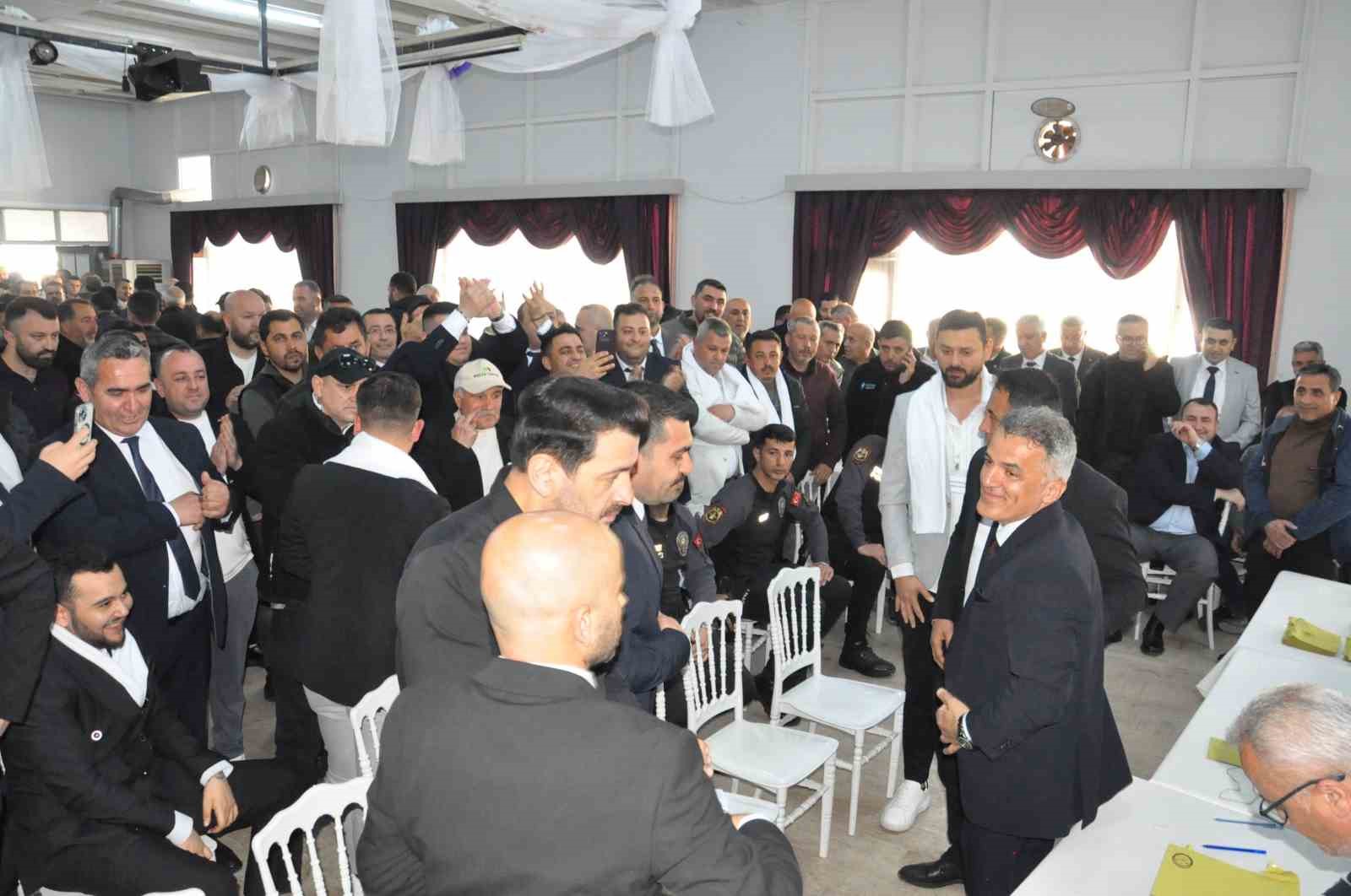 Salihli Elektrikçiler Odası’nda yeni başkan Bilgiç oldu
Salihli Elektrikçiler Odası’nda yeni başkan Bilgiç oldu