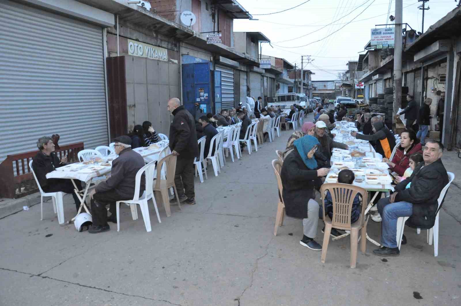 Salihli Eski Sanayi Esnafı 14. geleneksel iftarda buluştu
