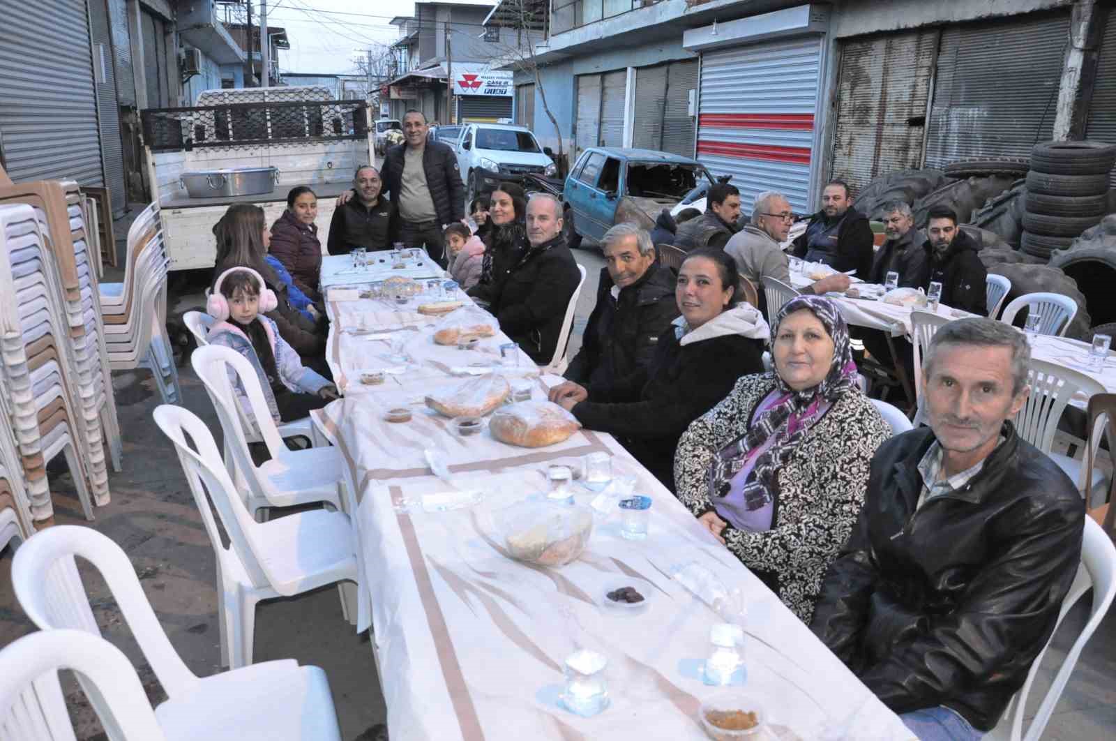 Salihli Eski Sanayi Esnafı 14. geleneksel iftarda buluştu
