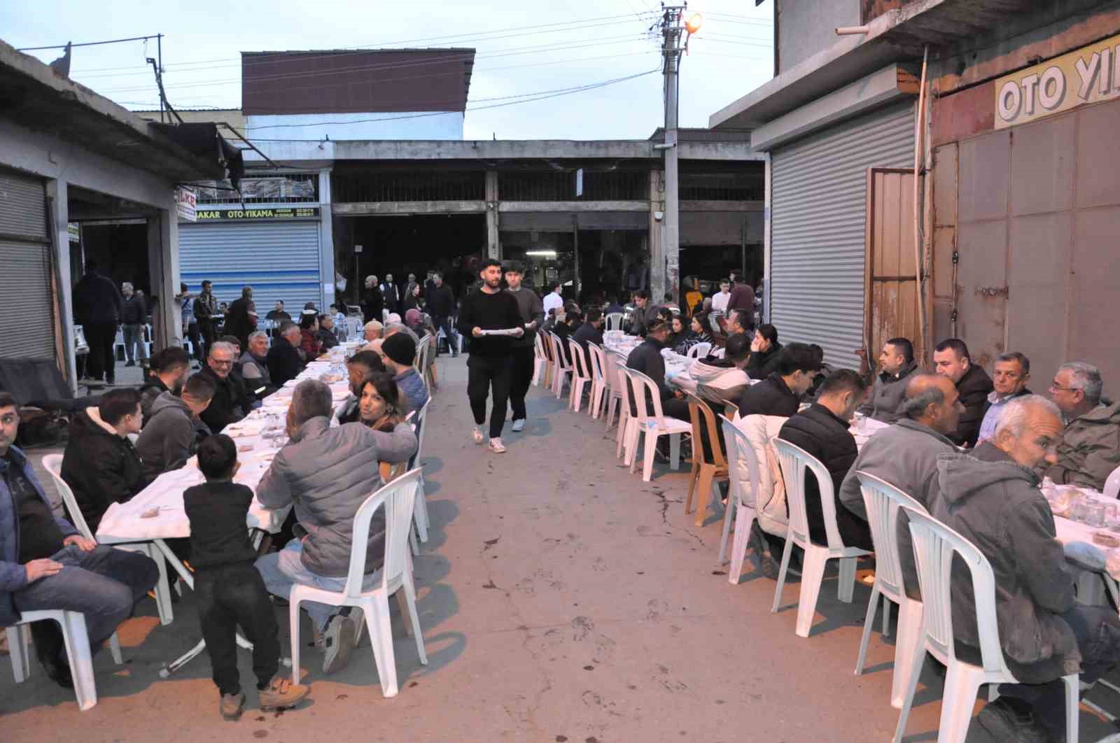 Salihli Eski Sanayi Esnafı 14. geleneksel iftarda buluştu
