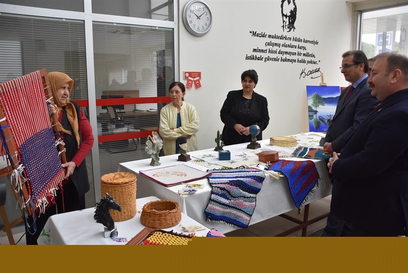 Salihli huzurevi sakinleri hünerlerini sergiledi
