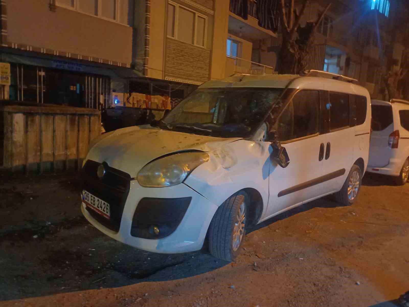 Salihli ilçesini fırtına vurdu, minarenin külahı koptu, çok sayıda ağaç devrildi
