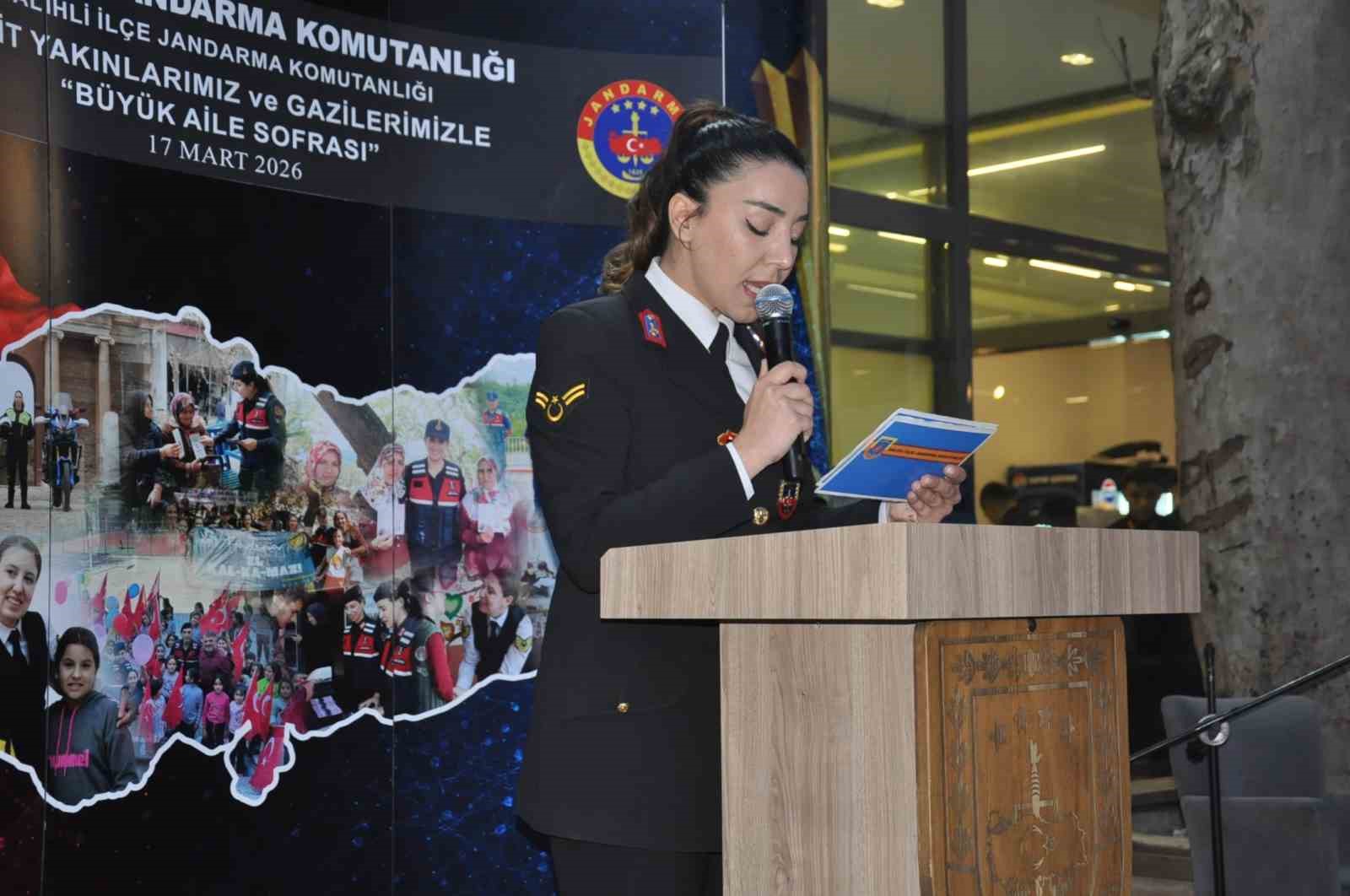 Salihli jandarma, şehit aileleri ve gazileri iftar sofrasında ağırladı
