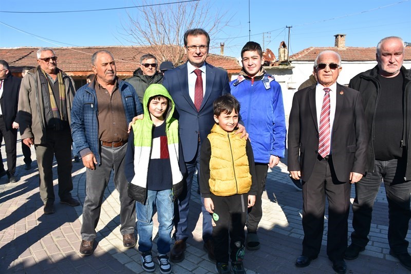 Salihli Kaymakamı Güldoğan, Emirhacılı ve Karayahşi’de talepler dinlendi
